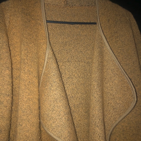 Gorgeous sweater coat - Picture 2 of 2
